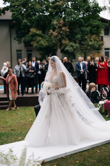 Весільна сукня бренду Adamaris