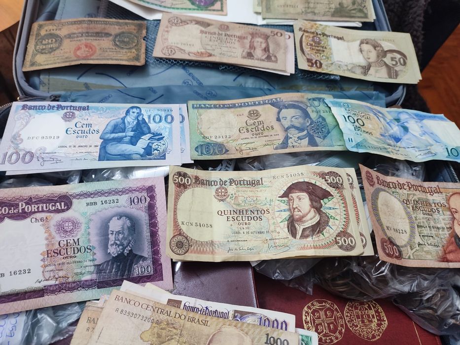 Coleção de moedas e notas antigas e de vários países