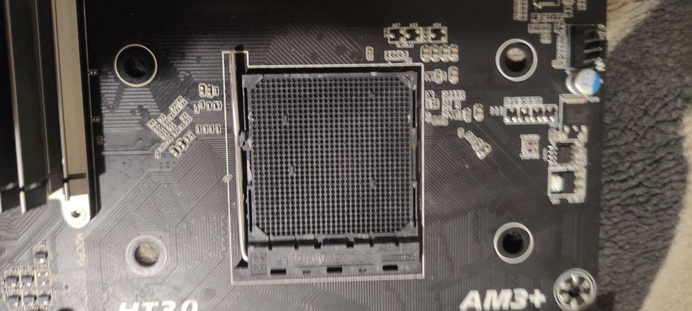 Материнская плата gigabyte sAM3+ нерабочая