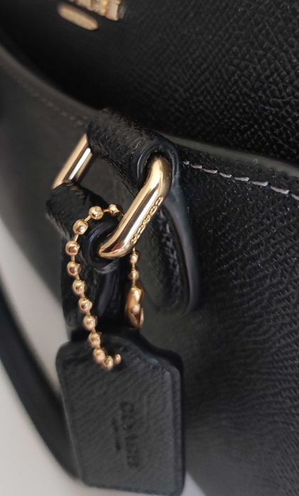 Mala Coach Mini Darcie Carryall em pele preta