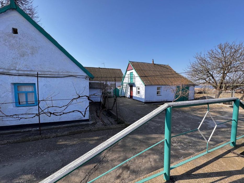 Продається будинок біля річки