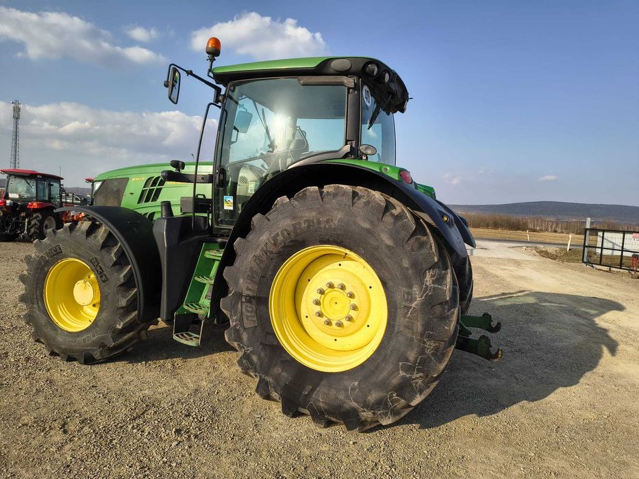 Ciągnik rolniczy John Deere 6190R naprowadzanie