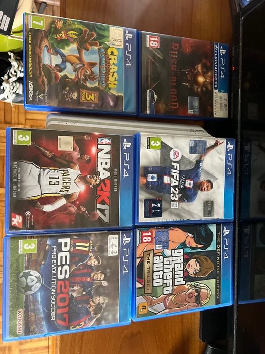 PS4 com 6 Jogos e Acessórios