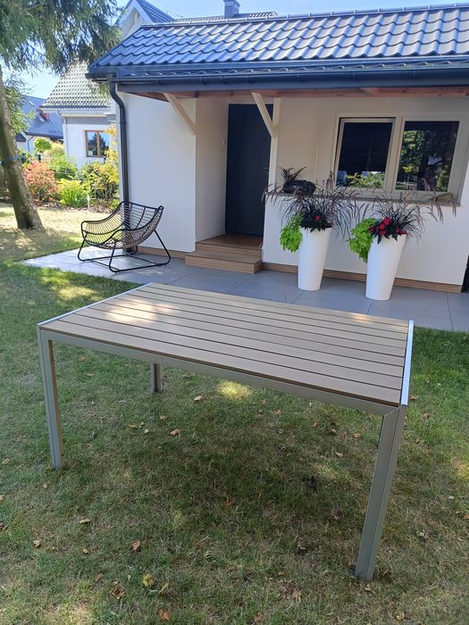 Stół ogrodowy metalowy
