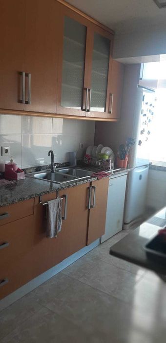 Alugo quarto na Venda Nova Amadora