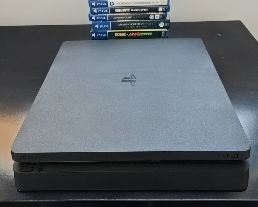 PS4 - PlayStation 4 Slim 1Tb + Comando + Jogos + Caixa Original – Excelente Estado
