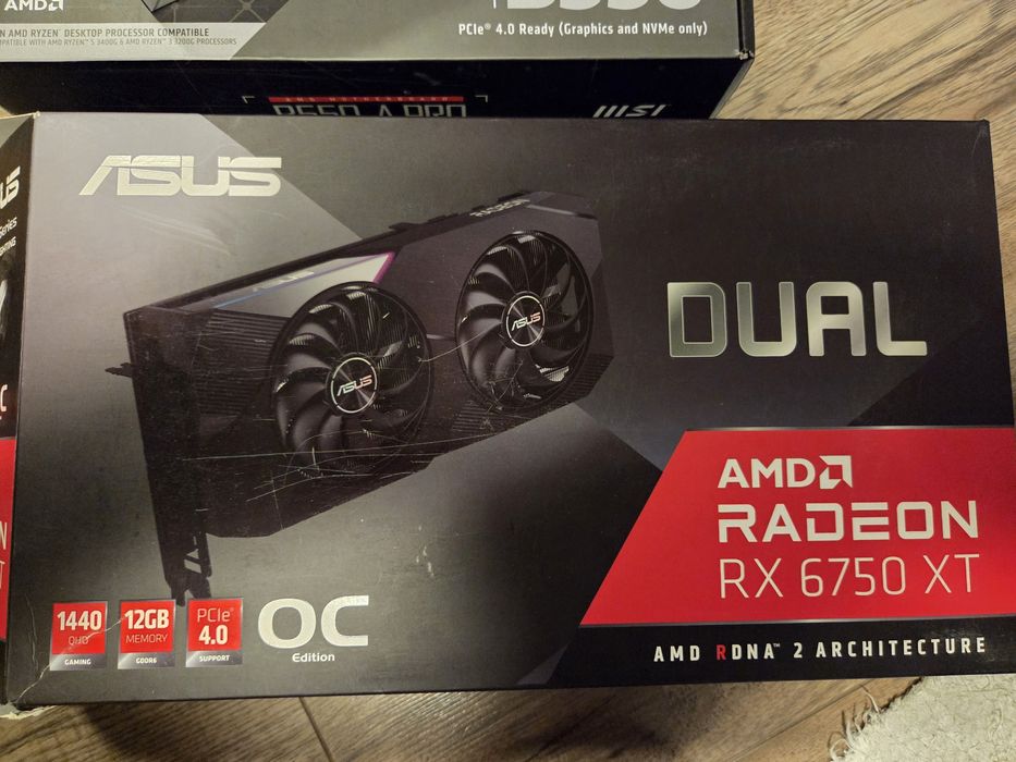 Komuter Gamingowy Procesor Ryzen 5 5600x ,Karta Graficzna  Rx 6750 xt 12GB ,Płyta główna MSI B550-A PRO, RAM 32GB DDR4 3200 MHZ