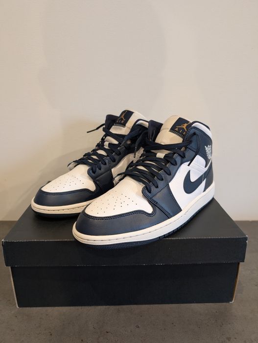 Air Jordan 1 MID Obsydian