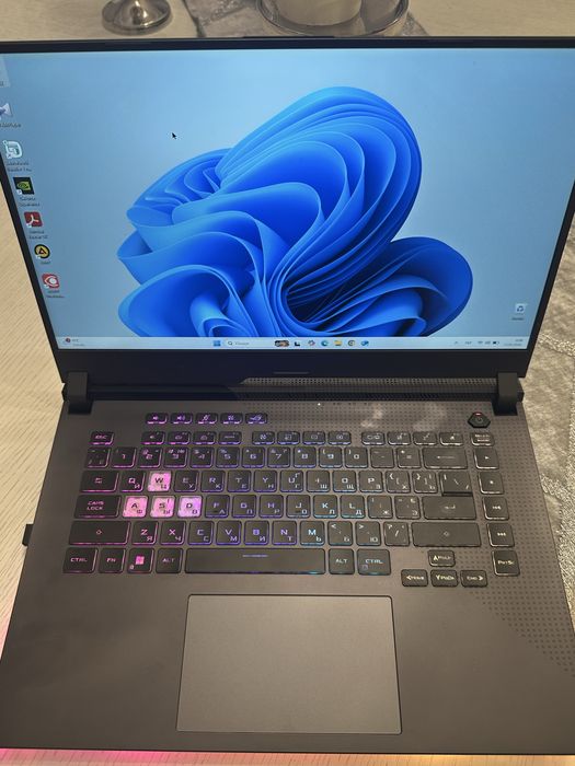 Ноутбул asus rog strix