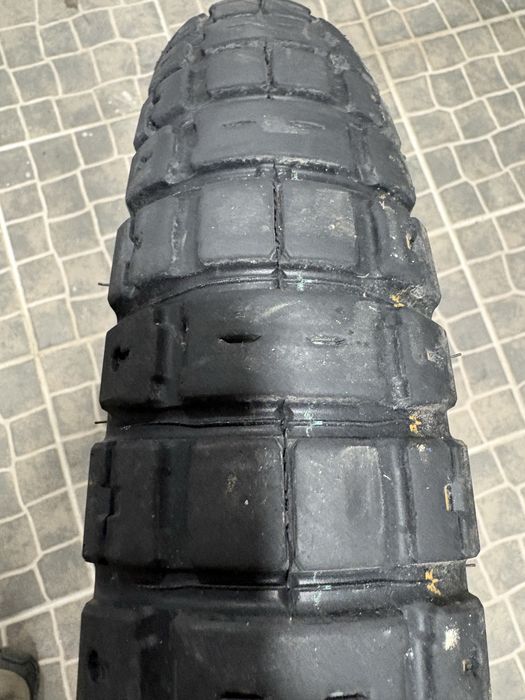 Vendo pneus CST para mota