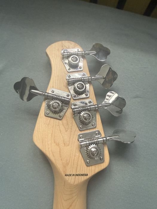 Sterling Stingray Ray5 Bass czarny gitara basowa