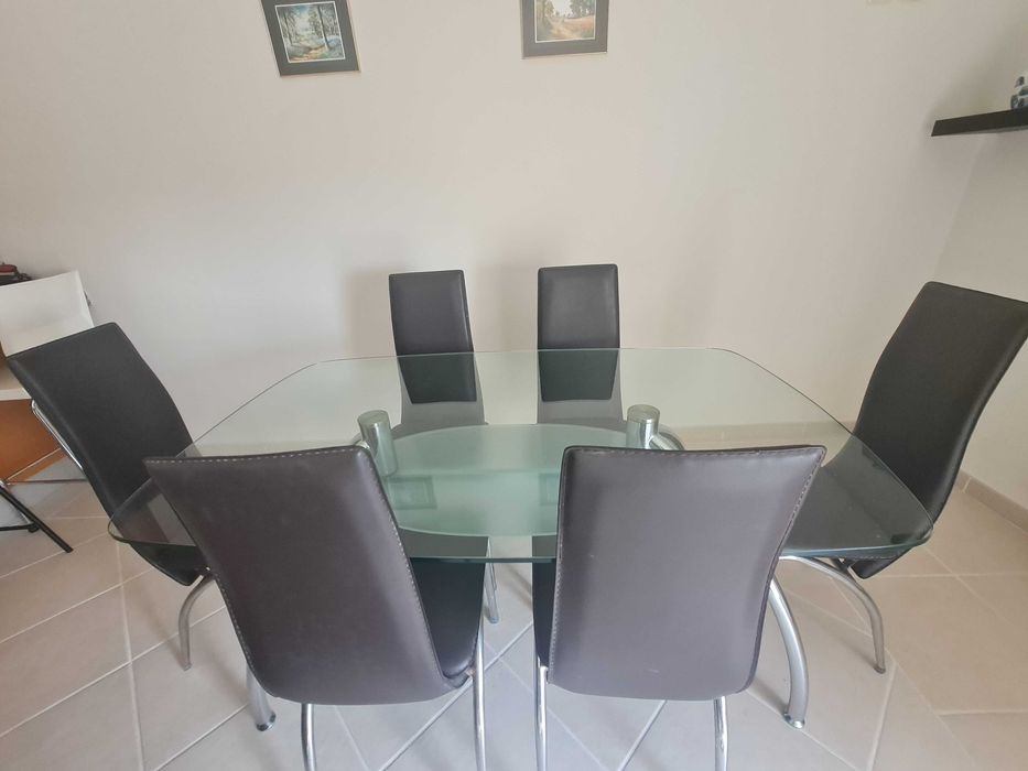 Mesa de sala de jantar com 6 cadeiras