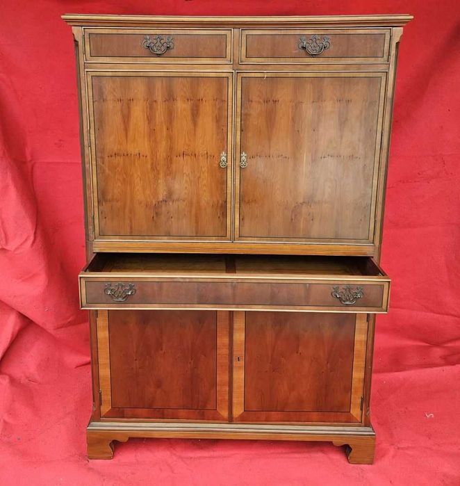 Móvel para televisão fechado