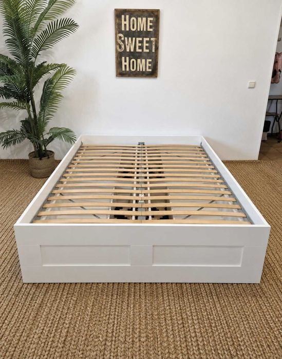 Cama Ikea com gavetas/ Poltrona / Branca/ Quarto / Movel