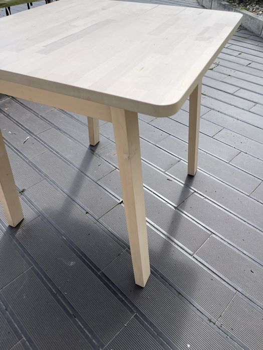 Mesa de madeira quadrada Ikea