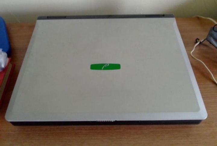 Ноутбук roverbook (windows 7) + нова батарея + зарядне
Дуже якісний гу