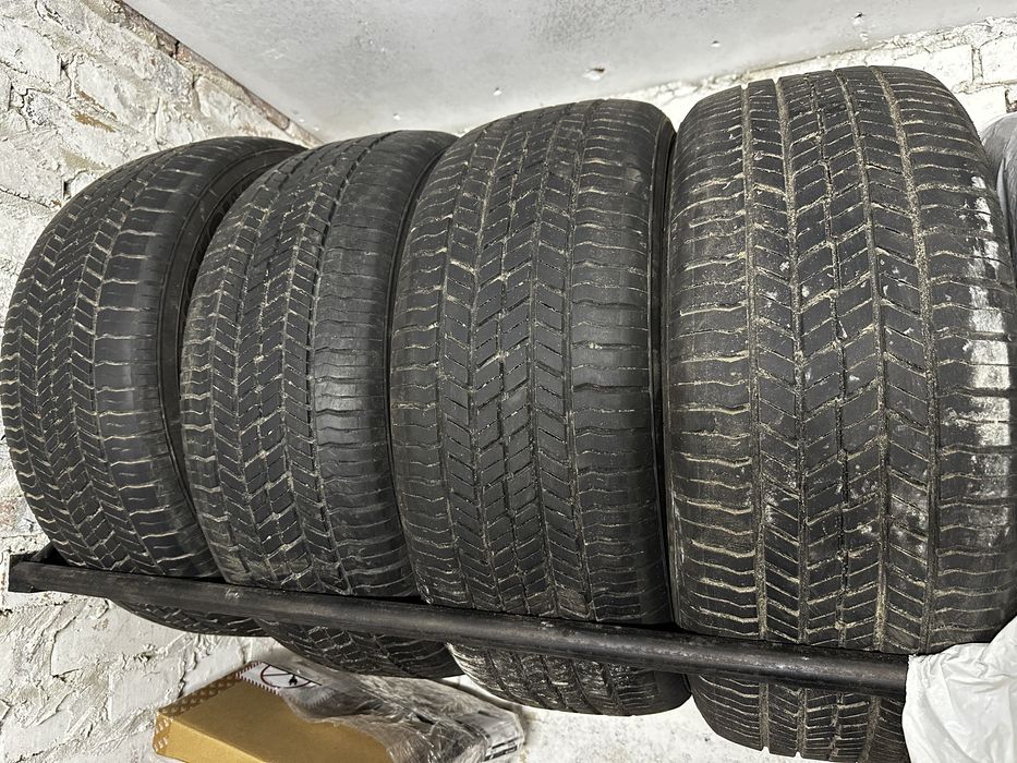 Резина Yokohama 215/55 R17 літо комплект