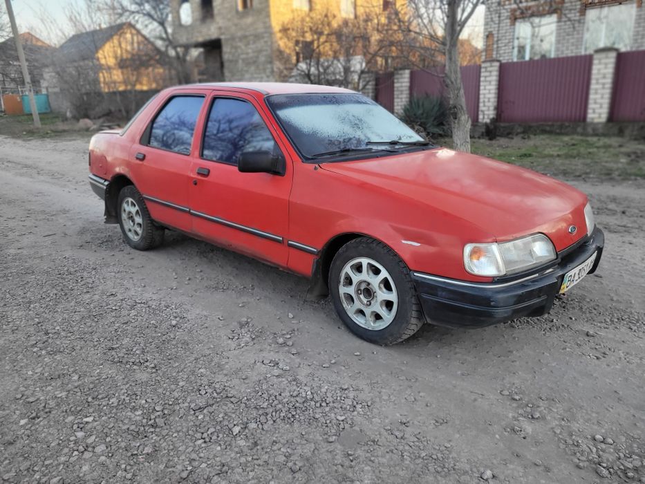 Ford Sierra  газ бензин 1.8 . Чудовий стан