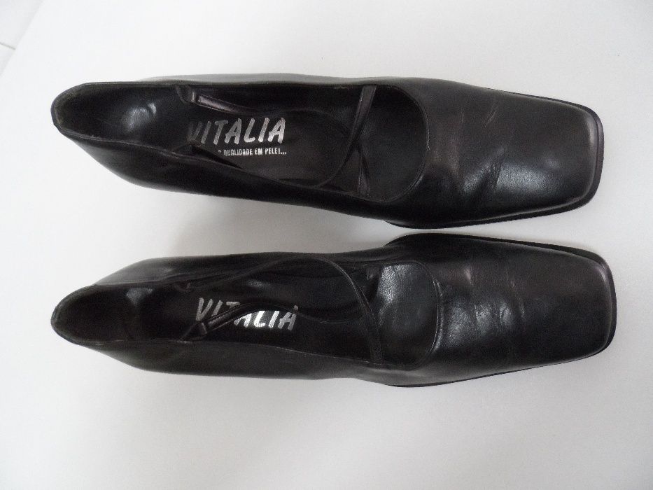 Sapatos de senhora em pele da marca "Vitalia". Coleção outono/inverno