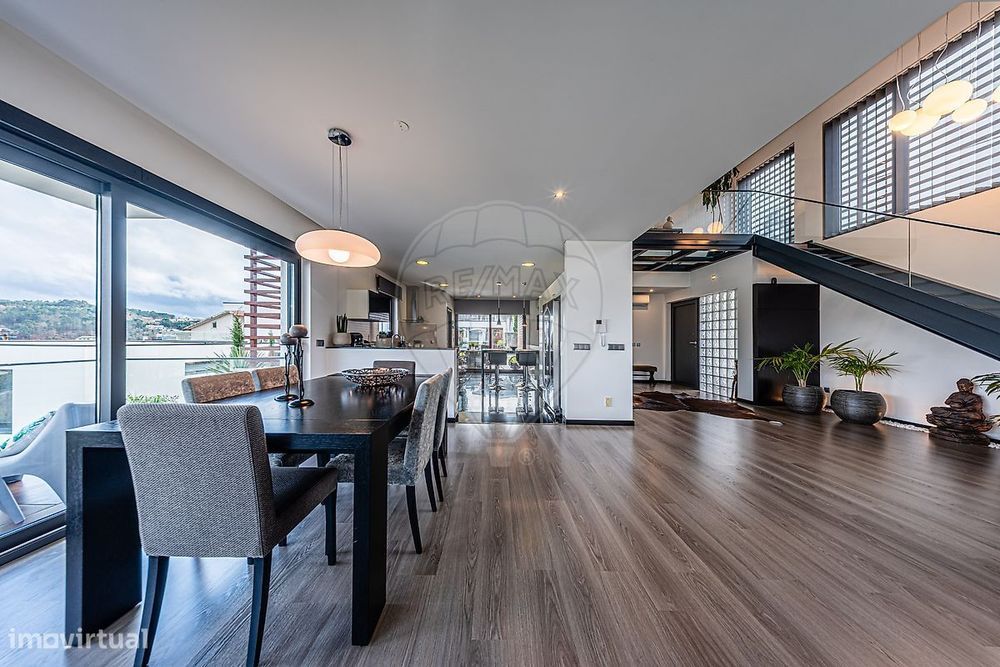 Moradia T5 para venda