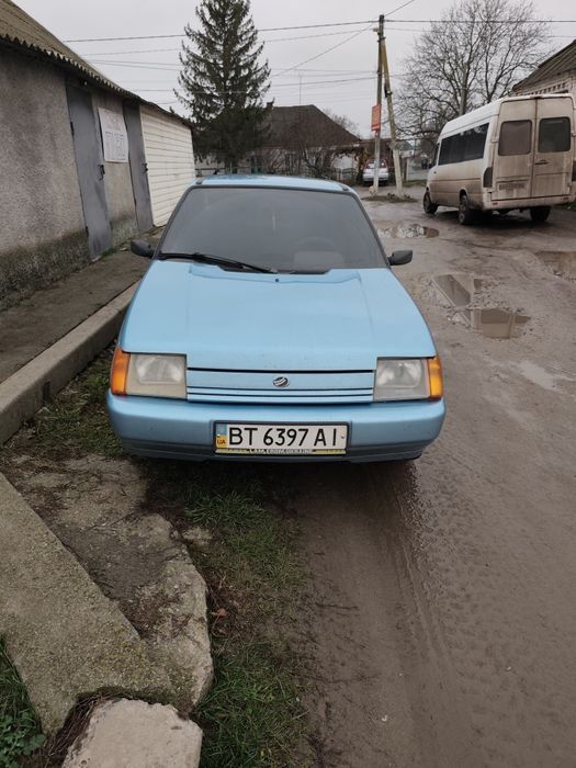 Продам Славуту,на повному ходу. Сів поїхав. Магнітола, працююча пічка. Жива резина. Масло замінено. Працює без нарікань. 2004 року. По техпаспорту.
Газ, бензин.