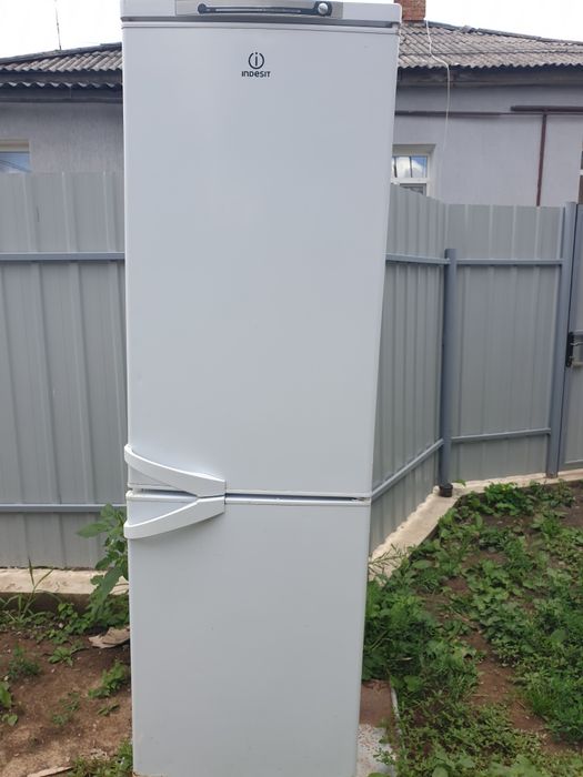 Холодильник INDESIT для ремонту або на запчастини