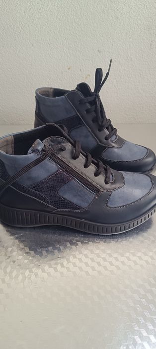 Bota meio cano ...