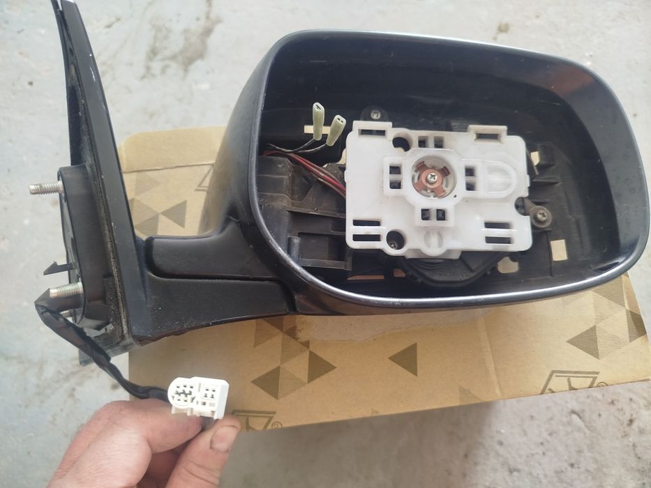 Правое зеркало toyota camry 40