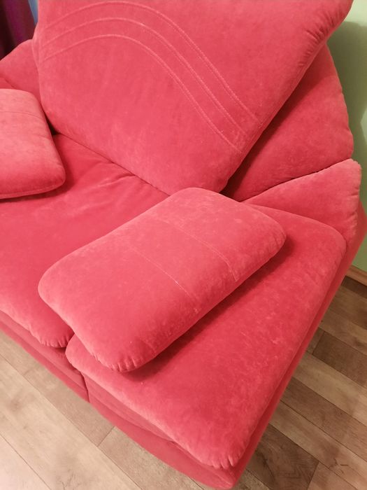 Мебель для гостиной, уголок,кресло,2 пуфика,журнальный столик