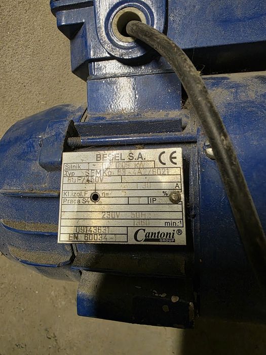 Silnik podajnika elektryczny