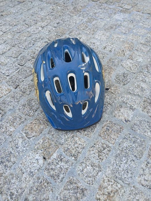 Bicicleta de croança com capacete [simi usada]