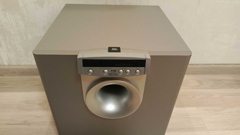 Активный сабвуфер JBL ESC Xcite