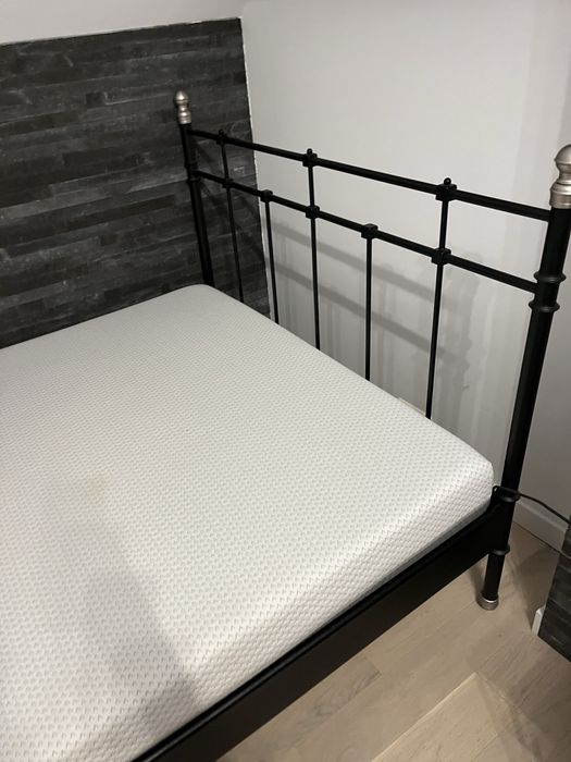 Łóżko sypialniane dwuosobowe 140cm na 200 cm wraz z materace