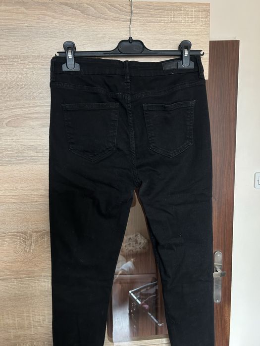 Dżinsy sinsay M czarne z przetarciami dziurami