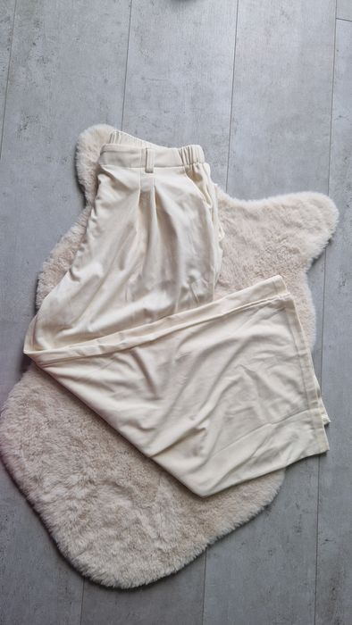 Luźne z szeroką nogawką spodnie damskie