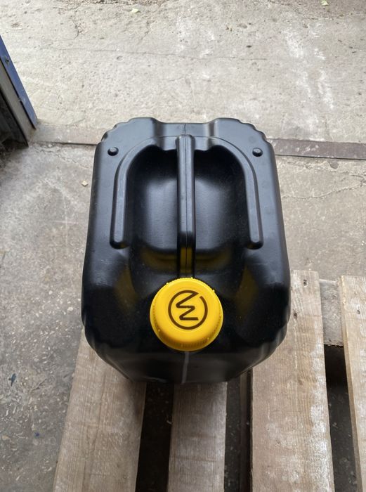 Каністра пластикова.