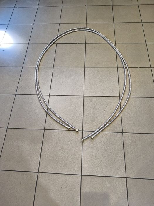 Wężyki do wody w oplocie ze stali 300 cm.