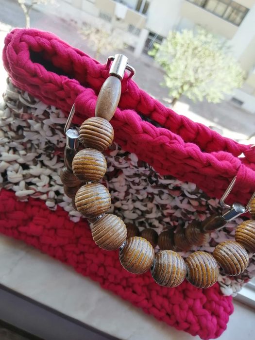 Carteira de mão em croché