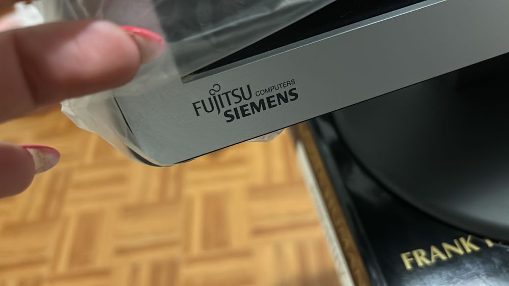 LED Computer Monitor64551598455042120