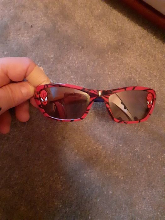 Oculos de sol 7 8 anos spider man e evangers