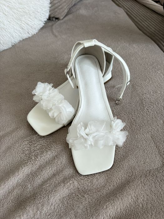 Buty na lekkim obcasie