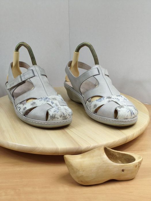 Sandały r. 39 Suave Ivory damskie skórzane do szerokiej stopy na rzep