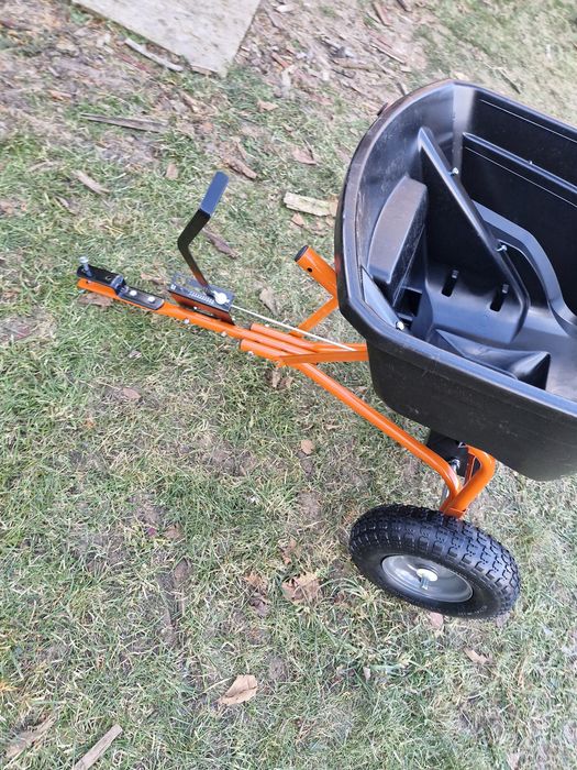 Siewnik rozsiewacz ciągniony agrifab