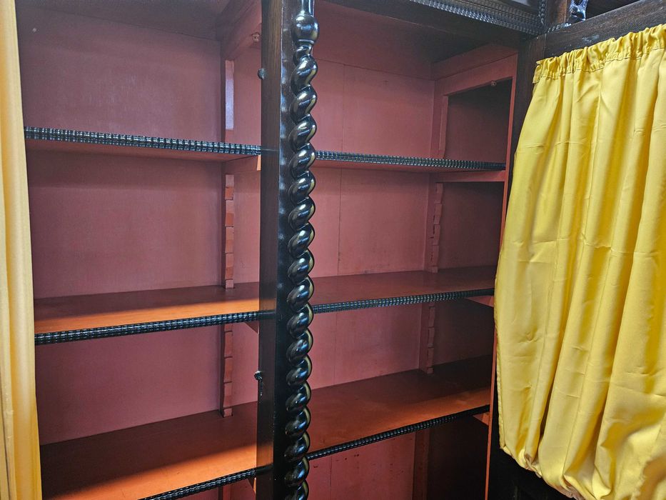 Livreiro antigo em madeira maciça - óptimo estado geral