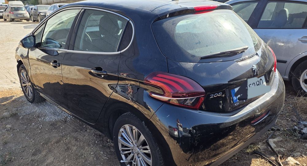 Peugeot 208 gasolina para peças