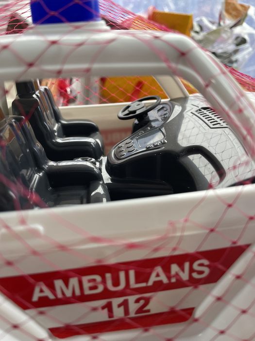 Okazja! Nowy Ambulans Karetka Duże Auto zabawkowe Terenowe
