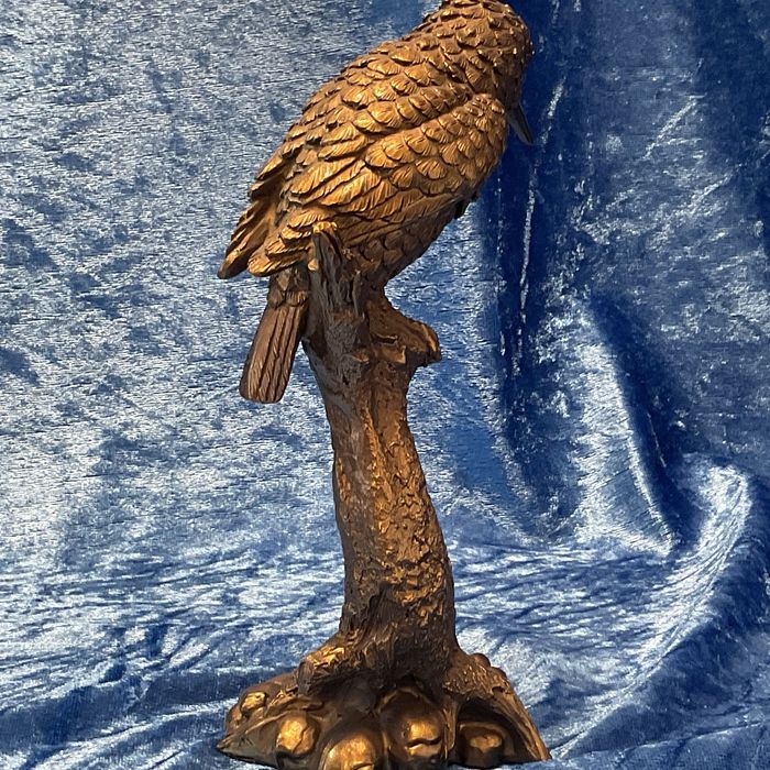 Ave escultura Guarda rios pintura a cor de ouro alt. 18 cm