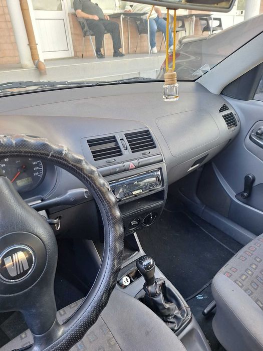 Seat Ibiza Vendo Seat Ibiza do ano 2000.   285.000 km  Ano 2000  Motor 1.0 económico   Carro em bom estado geral para a idade