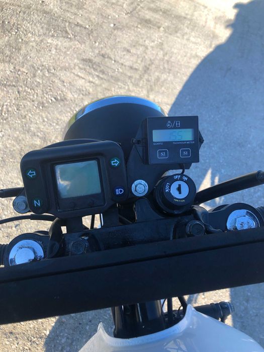 Hyosung Karion 125cc Moto, com compartimento de arrumacao traseiro