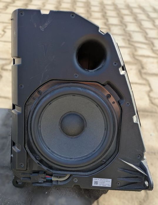 Głośnik subwoofer Tesla Y 2022r.